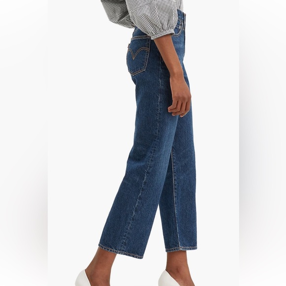 Levi's WellThread Ribcage Wide Leg Cropped Jeans - Picture 4 of 16